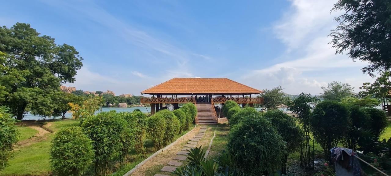 Leo Wodden Resort Hampi Bagian luar foto