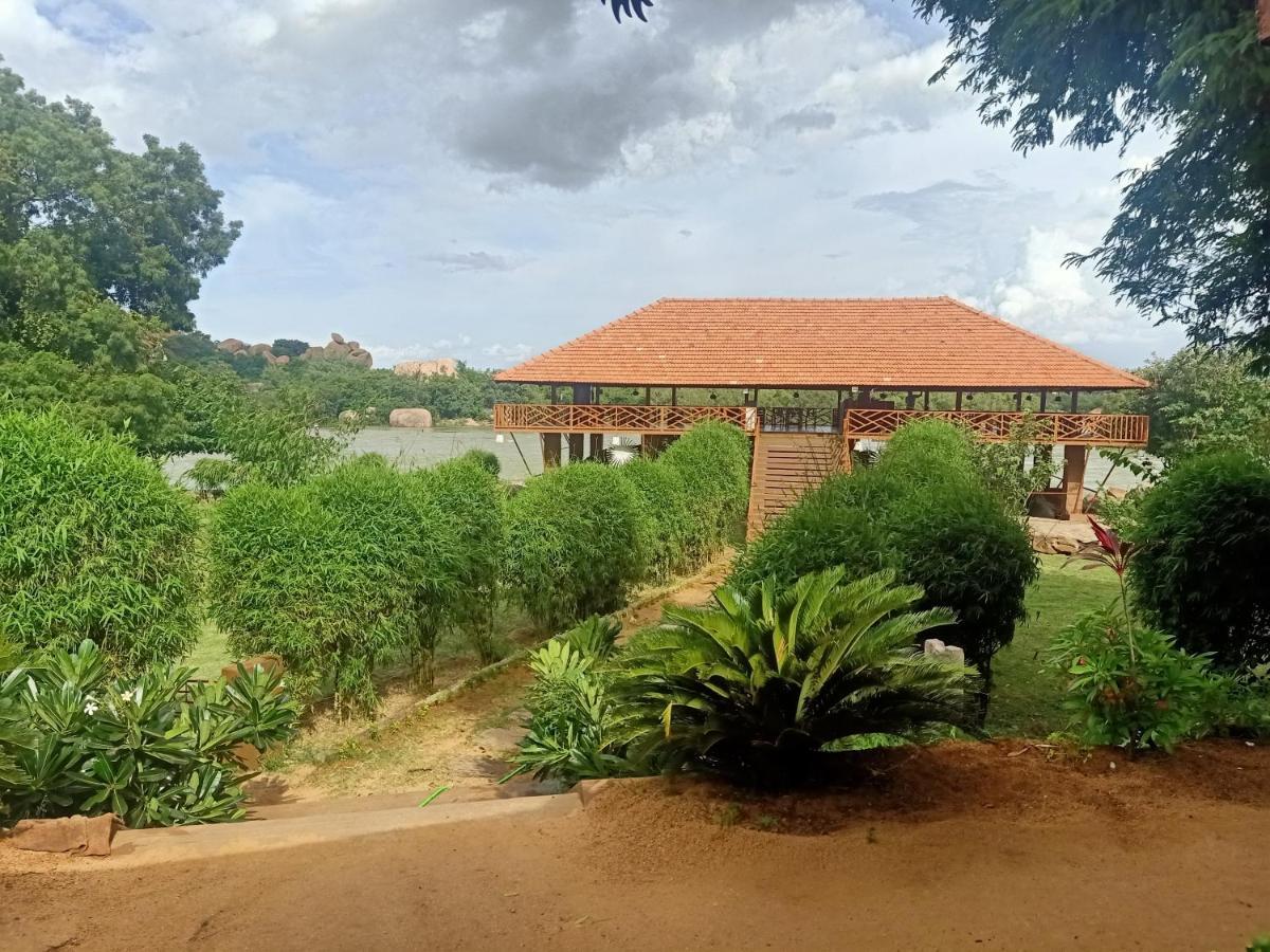 Leo Wodden Resort Hampi Bagian luar foto
