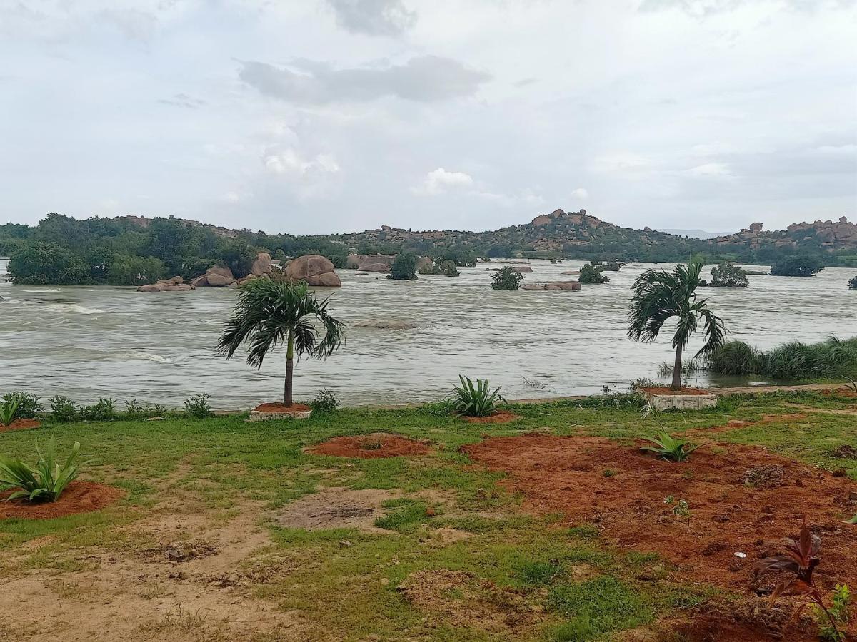 Leo Wodden Resort Hampi Bagian luar foto