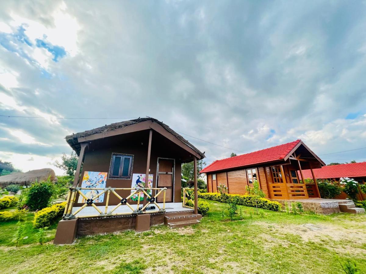 Leo Wodden Resort Hampi Bagian luar foto