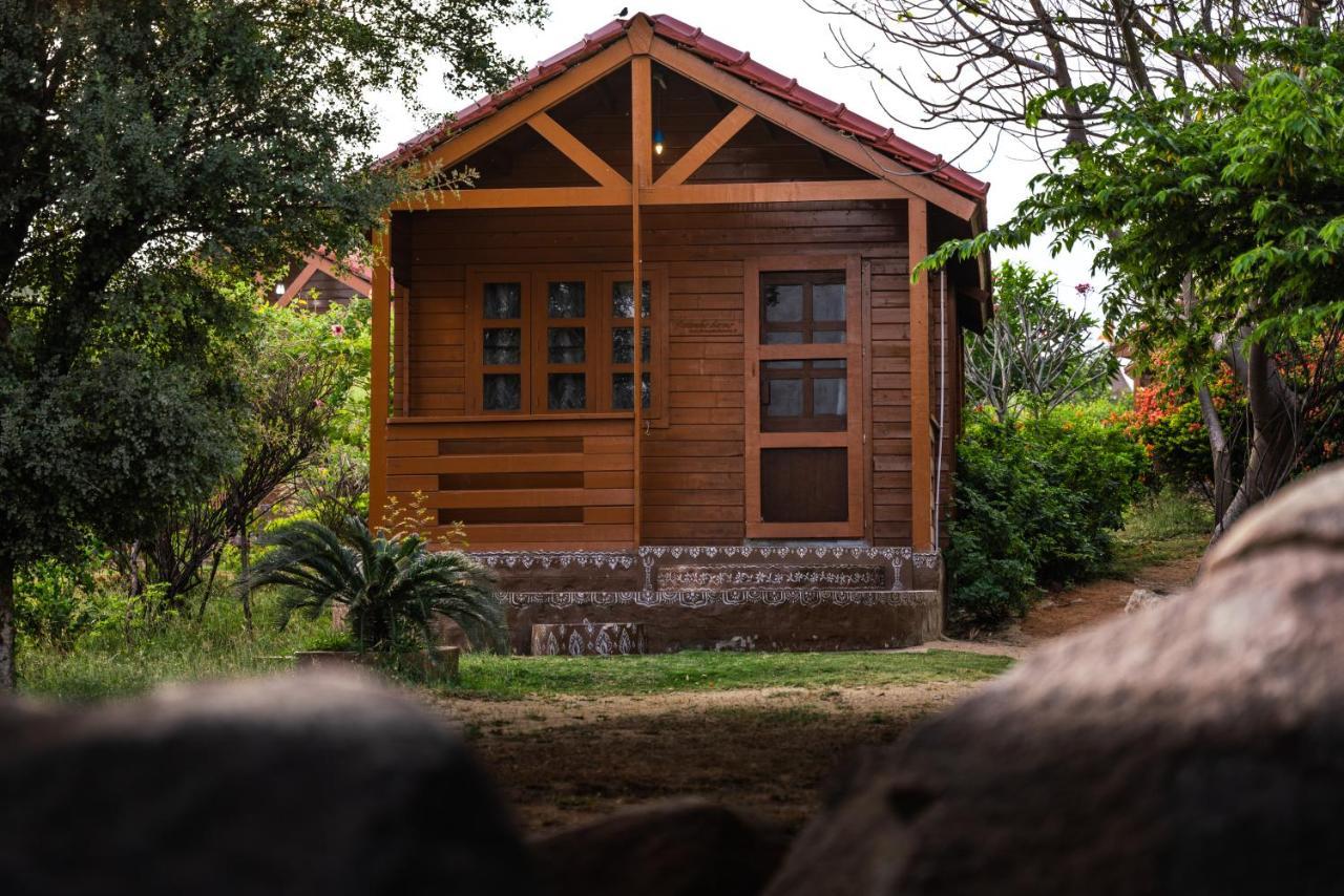 Leo Wodden Resort Hampi Bagian luar foto