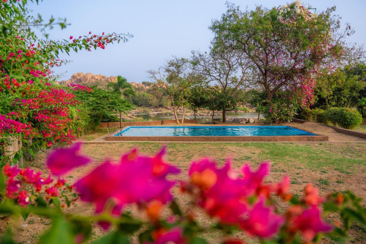 Leo Wodden Resort Hampi Bagian luar foto