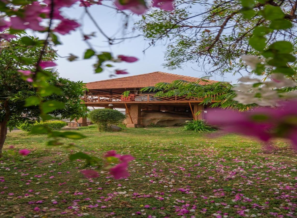 Leo Wodden Resort Hampi Bagian luar foto