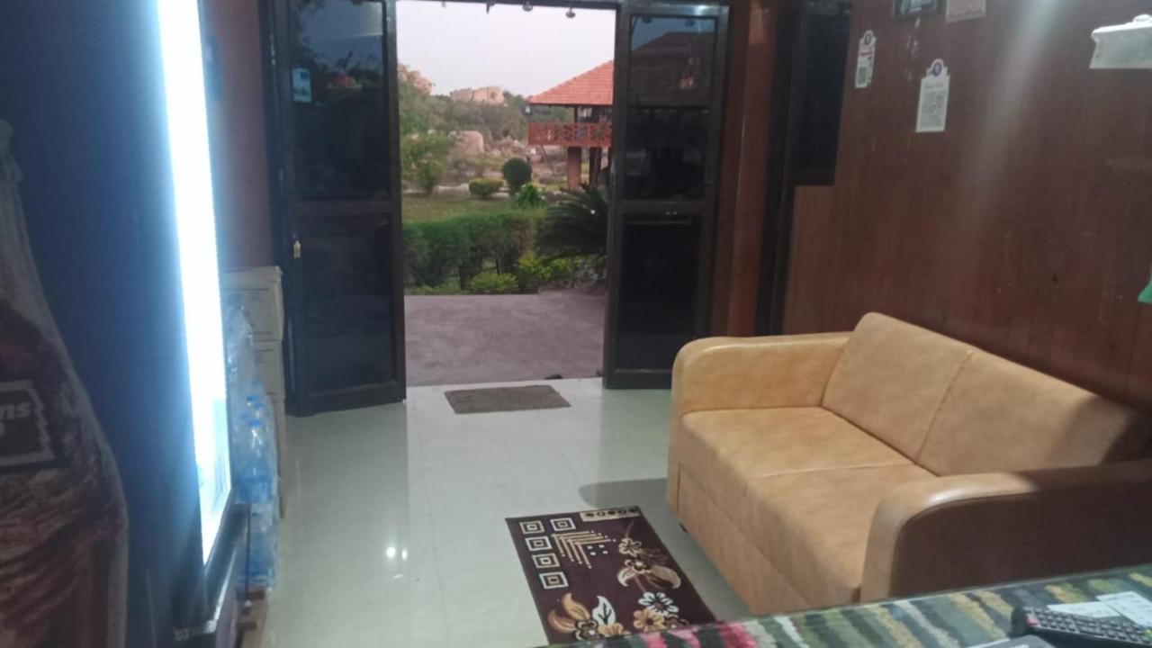 Leo Wodden Resort Hampi Bagian luar foto