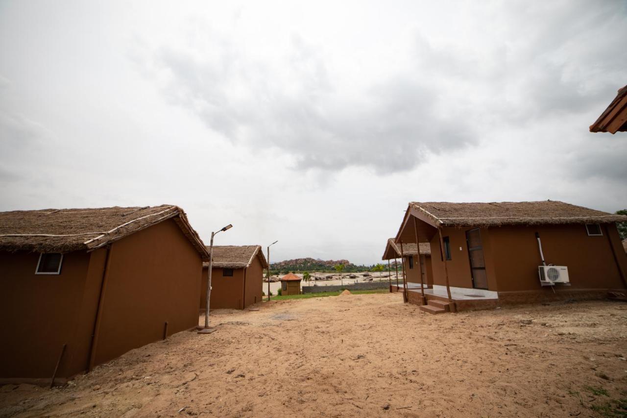 Leo Wodden Resort Hampi Bagian luar foto